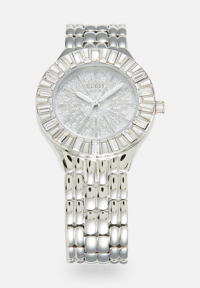 Zilveren roestvrijstalen horloge met een sprankelende zilveren wijzerplaat, rechthoekige uurmarkeringen en een glanzende, schakelband met ronde schakels.