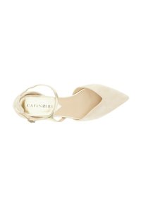 Beige Wildleder-Pumps mit spitzem Zehenbereich, metallic goldenem Knöchelriemen und glatter Innenauskleidung. Markenlogo ist innen sichtbar.