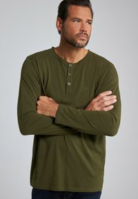 JP1880 HENLEY, KNOPENLIJST, T/M - Langarmshirt - donkerkaki