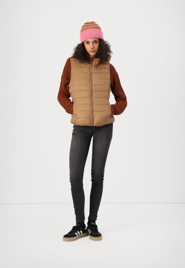 ONLNEWTAHOE HOOD - Waistcoat - toasted coconut2