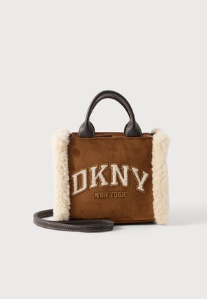 DKNY, HADLEE MINI CROSSBODY - Дамска чанта - cognac