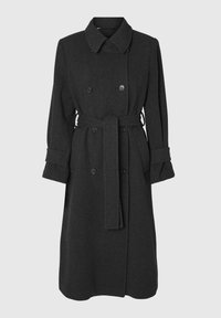 Črn dvoslojni plašč z ribjo kostjo, z pasom v pasu, s klasičnim ovratnikom in stranskima žepoma. Teksturirana tkanina, srednje dolžine.