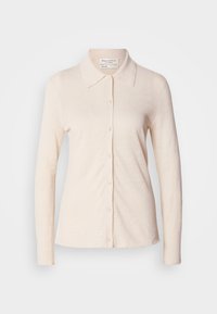 Lys beige langermet skjorte laget av lin, med krage og knappelukking foran, med en jevn tekstur og enkelt design.