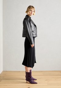 Alma en Pena Classic ankle boots - violet