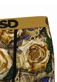 Pantalones cortos para hombre con una cintura dorada y logotipo negro, con un diseño floral de rosas beige entrelazadas con hojas verdes y motivos de billetes.