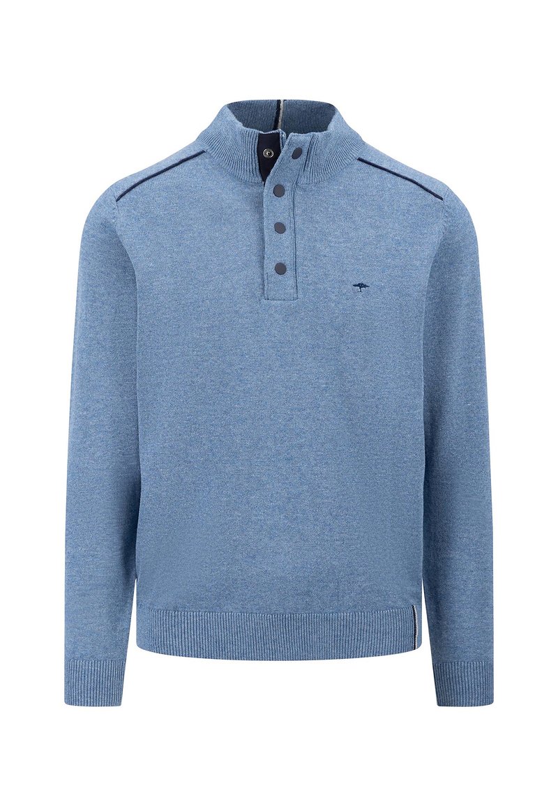 Maglione azzurro a maglia con colletto a mezza zip, tre bottoni e polsini e orlo a coste; presenta dettagli in contrasto di colore blu navy sulle spalle.