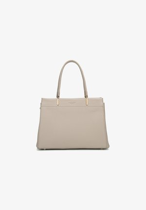 Beige leren totebag met textuur, twee handvatten aan de bovenkant en hardware in goudkleur. Heeft een gestructureerd ontwerp en een minimale branding.