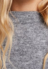 CLOSED Sweter