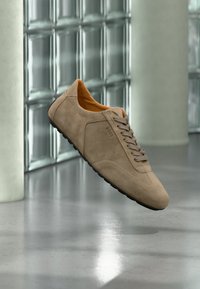 Επιλέχθηκε, medium beige