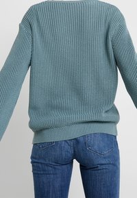 KIOMI Stickad tröja - light green