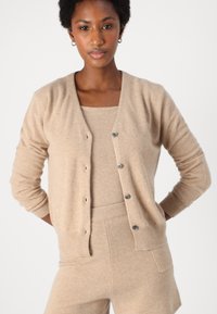 pure cashmere Shorts - camel