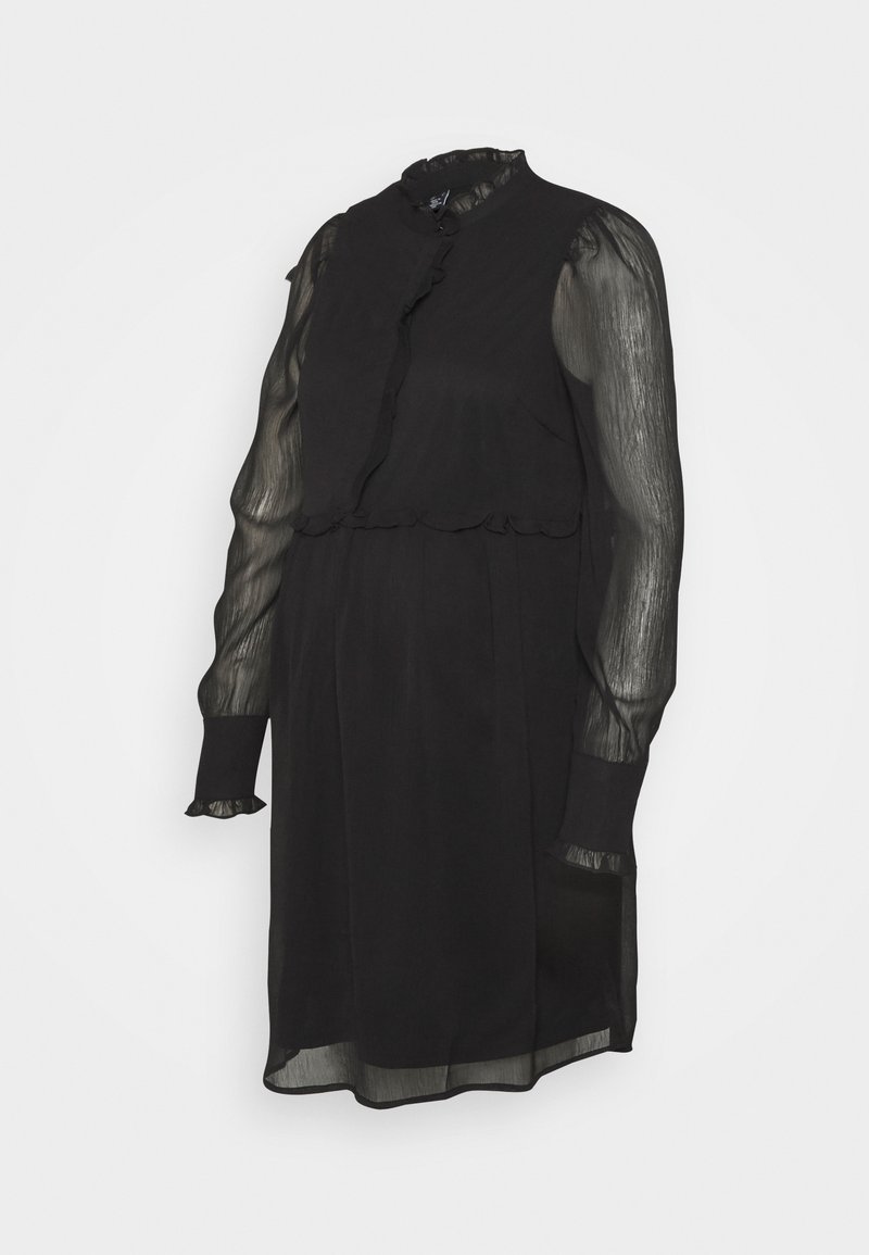 Vestido preto com gola alta, frente plissada, mangas longas transparentes e uma silhueta fluída, apresentando detalhes gathered nos punhos e na barra.