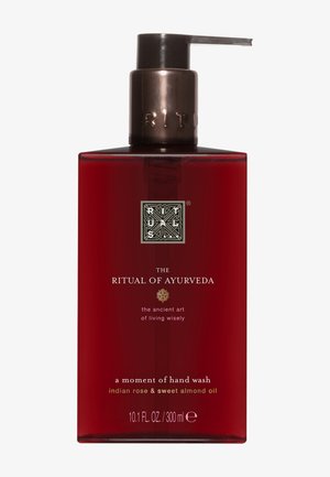 HAND WASH THE RITUAL OF AYURVEDA - SWEET & NUTTY - SWEET ALMOND & INDIAN ROSE - Vloeibare zeep - -