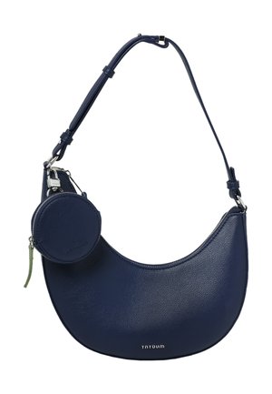 Sac à main en cuir bleu marine en forme de croissant avec sangle réglable et petite pochette ronde pour pièces attachée avec fermeture éclair et garnitures argentées.