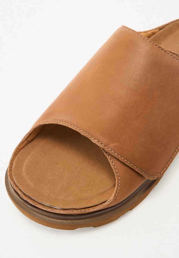 SOLANO SLIDE - Sandals - cognac3