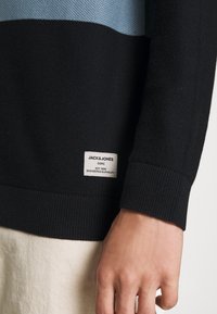 Jack & Jones JCOSHAWN CREW NECK  - Camisola - navy blazer