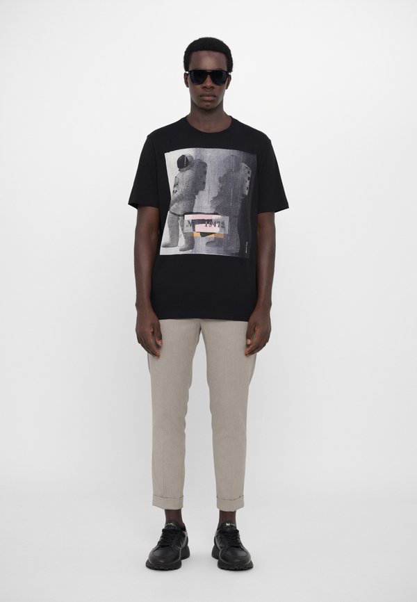 ASTRONAUT - Print T-shirt2