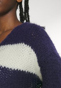 Thumbnail Image 6