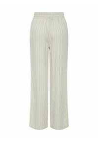 Pantalons larges beige clair avec des rayures verticales, dotés d'une taille élastique et d'un tissu texturé. Pas de poches visibles.