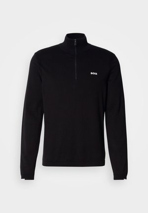 Jersey negro de manga larga con cuello de media cremallera, con textura acanalada y un logotipo blanco "BOSS" en el pecho. Acabado de tela suave.