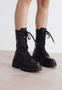 Calvin Klein Jeans FLATFORM LACE UP BOOT - Snørestøvler - triple black