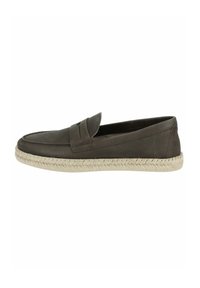 Mørkebrune slip-on sko med en glat læderoverdel og en vævet jute espadrille-lignende sål, med en syet detalje over vamps.