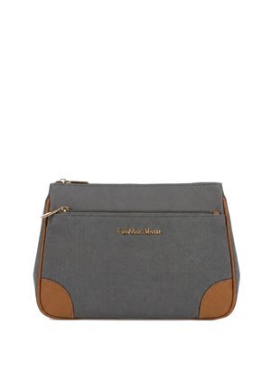 Graue rechteckige Tasche mit braunen Lederakzenten an den Ecken, zwei goldenen Reißverschlussfächern und Gian Marco Venturi Logo vorne in der Mitte.