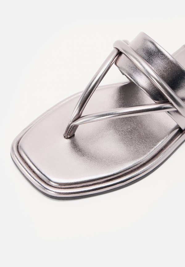 BAIRD - T-bar sandals2