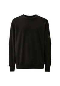 Zwarte sweatshirt gemaakt van zachte stof, met een ronde hals, lange mouwen en een ritszak op de linkermouw. Soepele textuur.