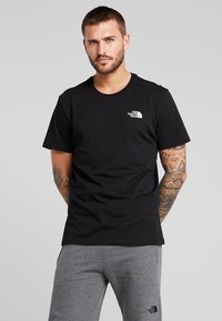 The North Face - SIMPLE DOME TEE - T-shirt con stampa - black Immagine in miniatura 1