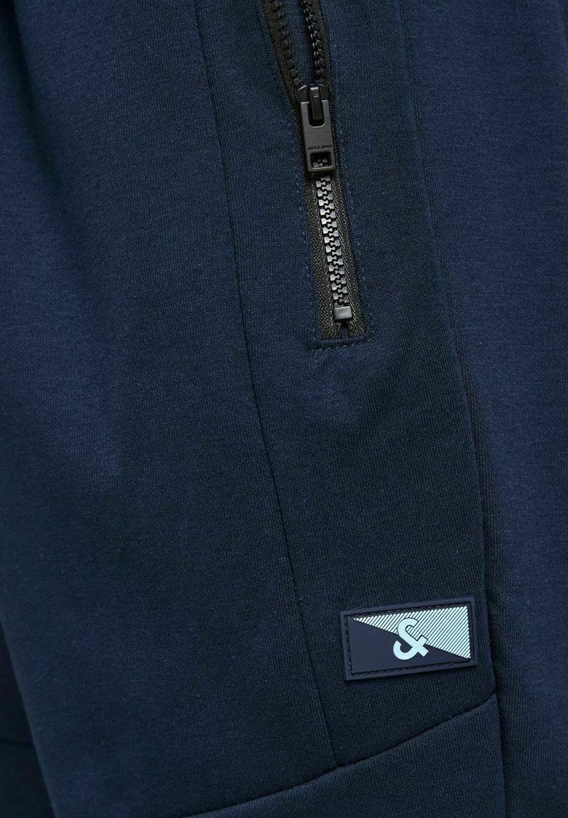 Herren Trainingsanzüge | Jack & Jones SWEATHOSE WILL JAIR Jogginghose navy blazer/dunkelblau - RM10444 Herren Trainingsanzüge | Jack & Jones SWEATHOSE WILL JAIR Jogginghose navy blazer/dunkelblau - RM10444