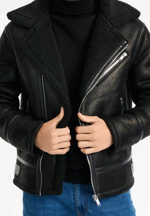 Imiteret læderjakke - black