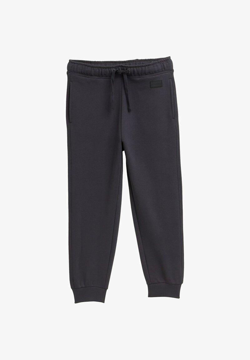 Grå joggerbyxor med elastisk midja, dragsko och sidofickor. Tillverkade av mjukt tyg med tapered ben och ribbade mudd.