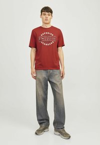 Jack & Jones LOGO RUNDHALS - Majica kratkih rukava s printom - red ochre