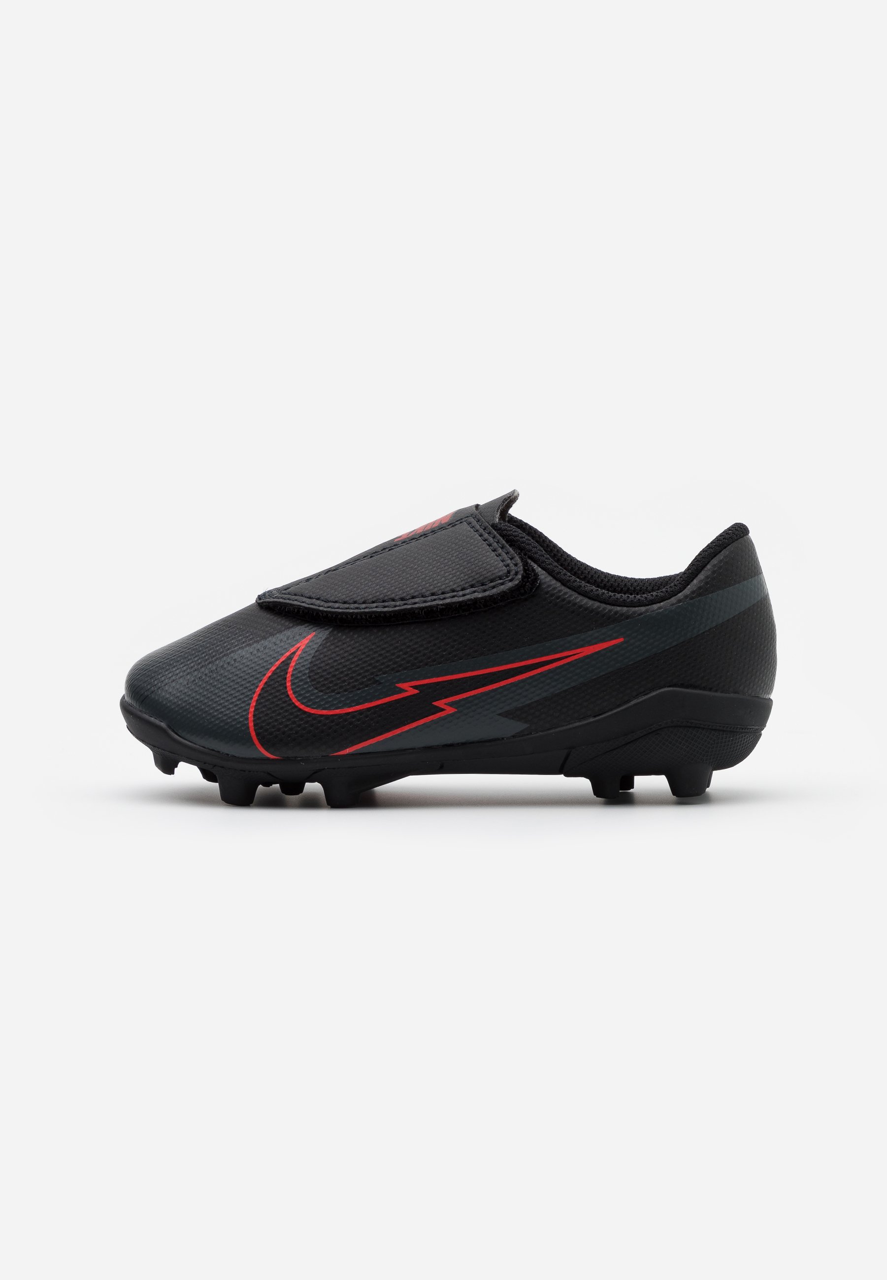 nike moulded football boots