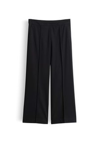 Pantalon large noir en tissu lisse. Comprend une ceinture plate avec des plis et des poches latérales, offrant une coupe décontractée.