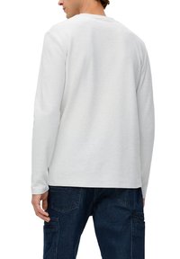 s.Oliver MIT CREWNECK - Langarmshirt - weiß
