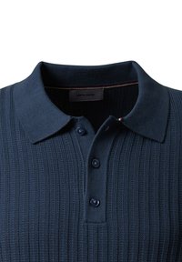 Navyblaue Poloshirt mit geripptem Stoff, drei-Knöpfen-Leiste und klassischem Kragen. Mit Kontrastbesatz im Inneren des Kragens.