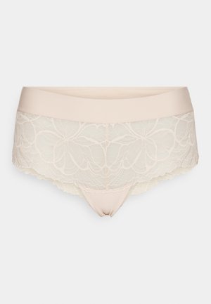Nude Hipster-Shorts aus Spitze, mit einem weicheren Stoffbund und floralen Spitzenakzenten, scallopierten Kanten und einem glatten Innenbereich.