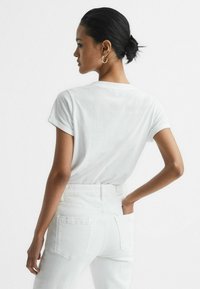 Reiss REGULAR FIT - LUANA V-NECK - Tricou basic - white