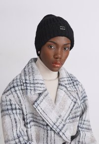 Tommy Jeans CITY BOLD BEANIE - Căciulă - black
