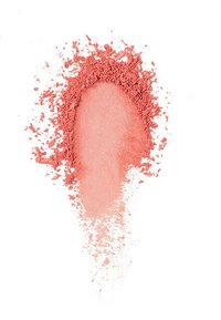 Blush in polvere corallo esposto in un'organizzazione a macchie, caratterizzato da una finitura opaca morbida e una consistenza liscia con una leggera dispersione di pigmento.