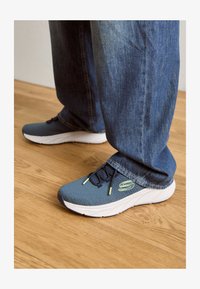 Seleccionado, navy/lime