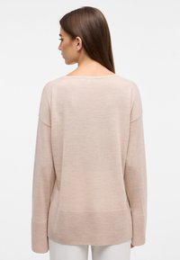Eterna MIT RUNDHALS - Trui - beige