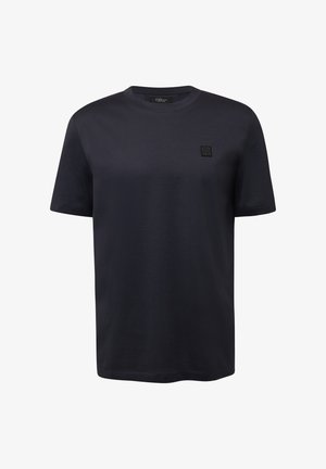 Donker marineblauwe T-shirt met korte mouwen van gladde stof, voorzien van een klein reliëflogo op het linkerborstgedeelte. Ronde halslijn.