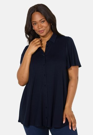 Camicia blu navy con bottoni, maniche corte a sbuffo, realizzata in tessuto morbido, caratterizzata da una vestibilità comoda e orlo arrotondato.