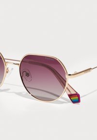 Polaroid UNISEX - Aurinkolasit - gold-coloured/violet