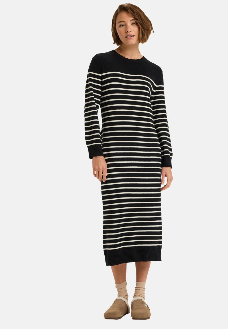 Gestreiftes Strickkleid in Marineblau und Creme, mit Rundhalsausschnitt, langen Ärmeln und gerippten Akzenten an den Bündchen und dem Saum. Mittellange Länge bis zur Wade.