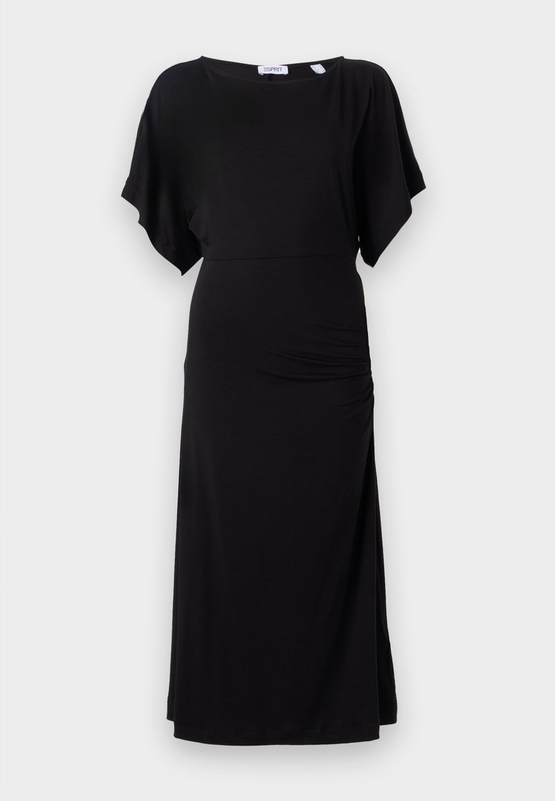 Zwarte jurk met een ontspannen pasvorm, korte cape-mouwen en een soepele gedrapeerde silhoeët. Gemaakt van gladde stof, met een zijdelingse ruchingdetail.