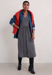 Seasalt Cornwall Žerzejové šaty - navy feather marks maritime